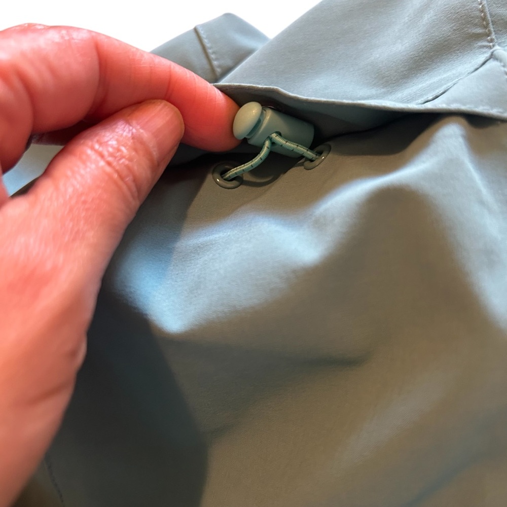 NEW Quechua | MH500 Lightweight Waterproof Hiking Jacket - Picture 15 of 16